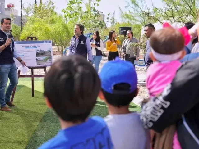 Entrega Felifer Macías rehabilitación de parque La Peña CTM