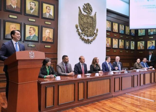 Refrenda Felifer Macías compromiso con sector comercial y empresarial