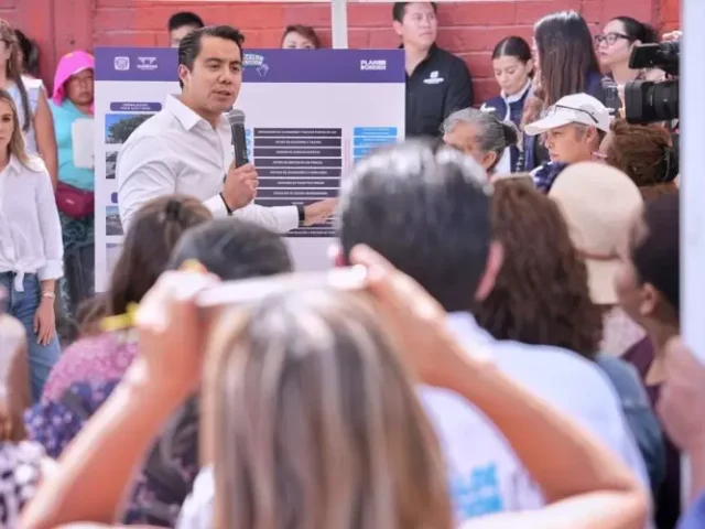 Entrega Felifer Macías trabajos en Villas de Santiago