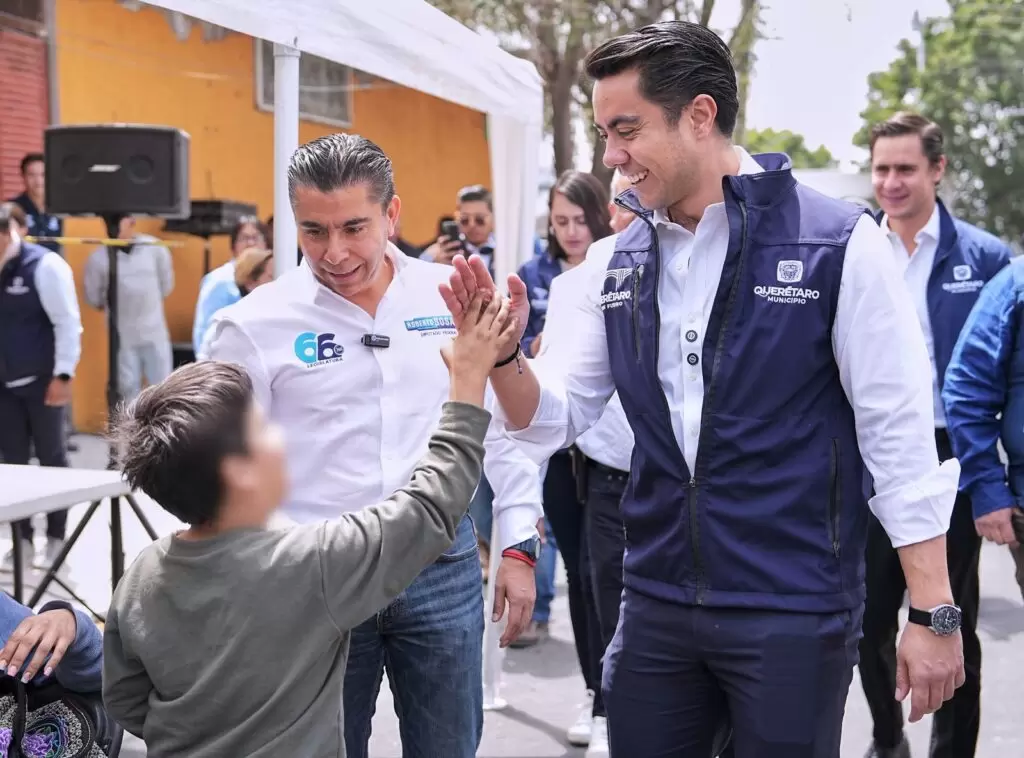 Lee más sobre el artículo Entrega Felifer Macías obra social por 25 millones de pesos