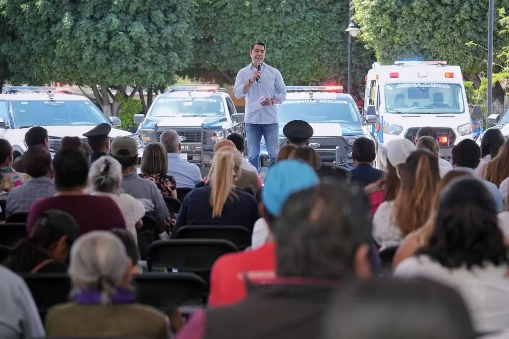 Lee más sobre el artículo Presenta Felifer Macías inversión histórica en seguridad a habitantes de Santa María Magdalena