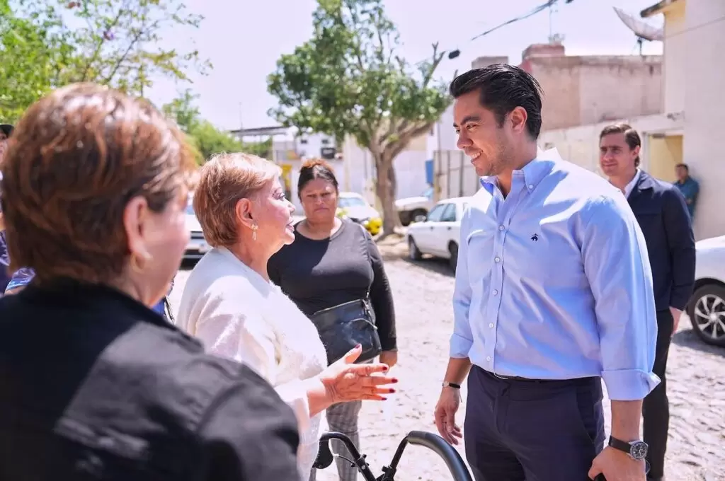 Lee más sobre el artículo Entrega Felifer Macías trabajos de atención a colonia Cerrito Colorado