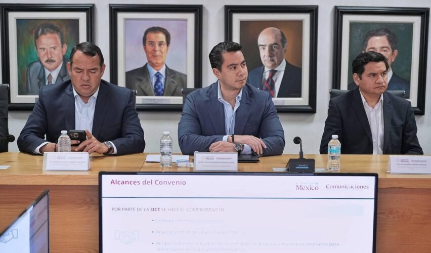 Lee más sobre el artículo Firma Felifer Macías Convenio Tren México Querétaro
