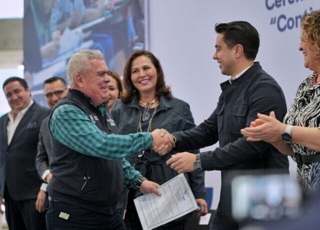 Asiste Felifer Macías a graduación de mil 700 beneficiarios de Contigo, Nadie se queda atrás