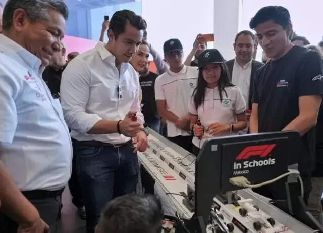 Encabeza Felifer Macías inauguración del Desafío Stem F1 In Schools México