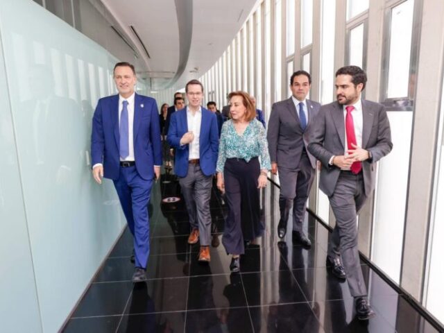 Kuri trata con senadores y funcionarios federales proyectos para Querétaro