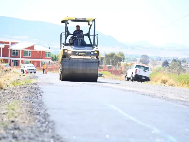 CEI da mantenimiento a carretera estatal San Juan del Río-Amealco