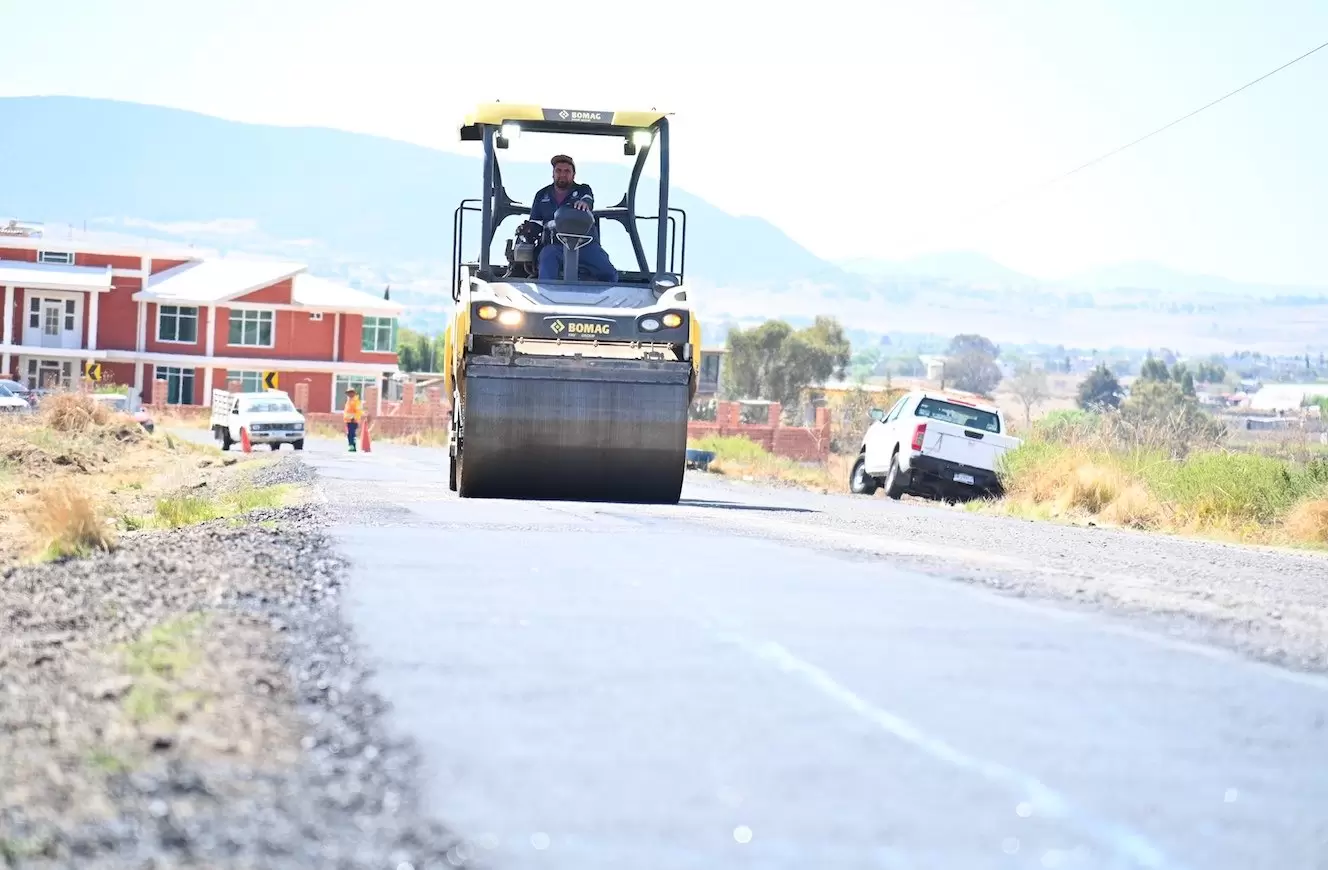 Lee más sobre el artículo CEI da mantenimiento a carretera estatal San Juan del Río-Amealco