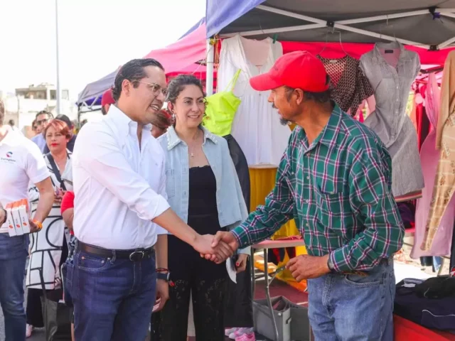 Entrega Chepe Guerrero urbanización de calle Río Mississippi en Venceremos
