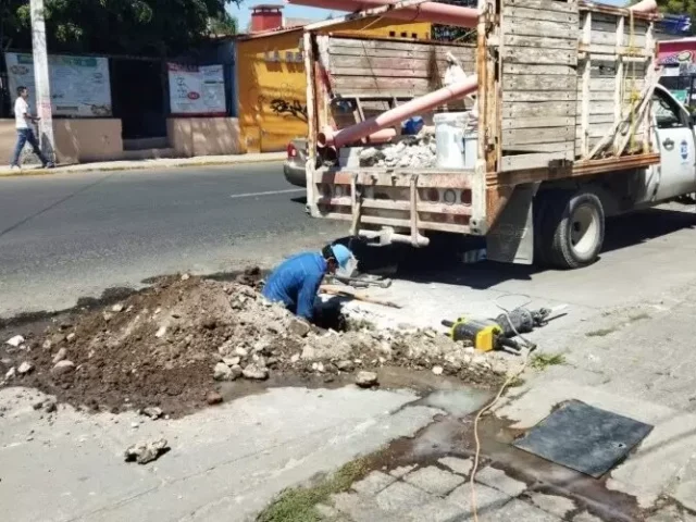 Habrá cierre de la lateral de Bernardo Quintana por obra de drenaje sanitario