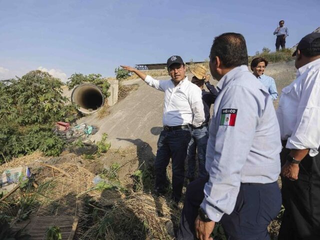 Chepe Guerrero supervisa limpieza de drenes pluviales en Corregidora