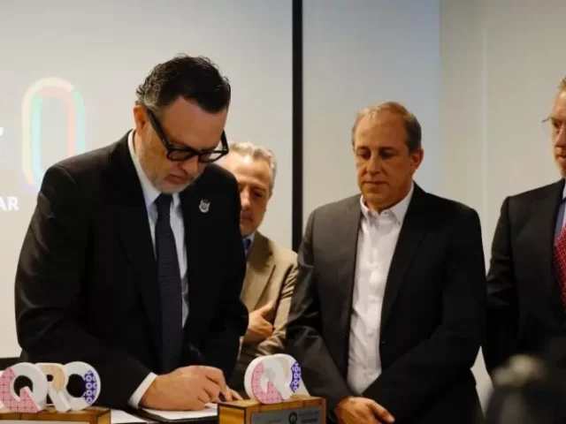 Firma Kuri convenio para capacitaciones con Ávoris Travel School