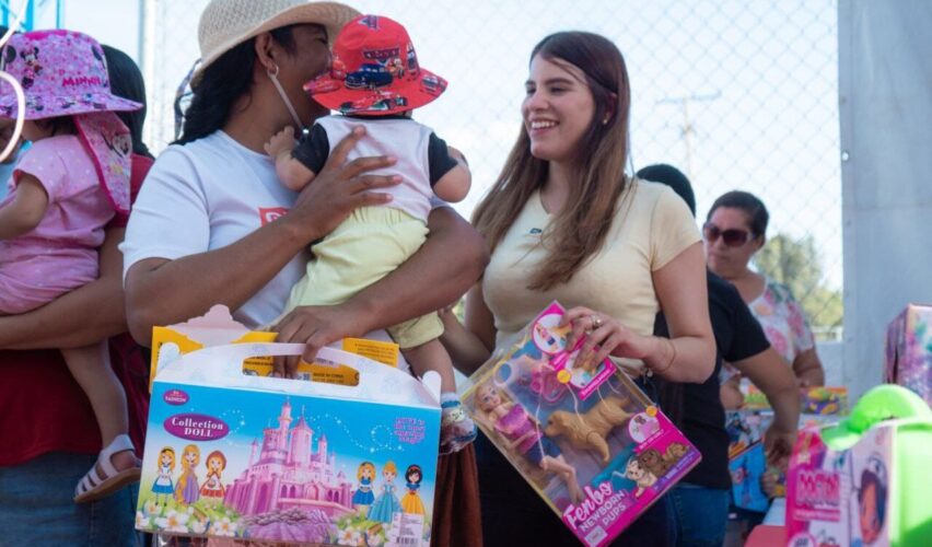 Lee más sobre el artículo Festejan a niños sanjuanenses con juguetes y espectáculo de payasos