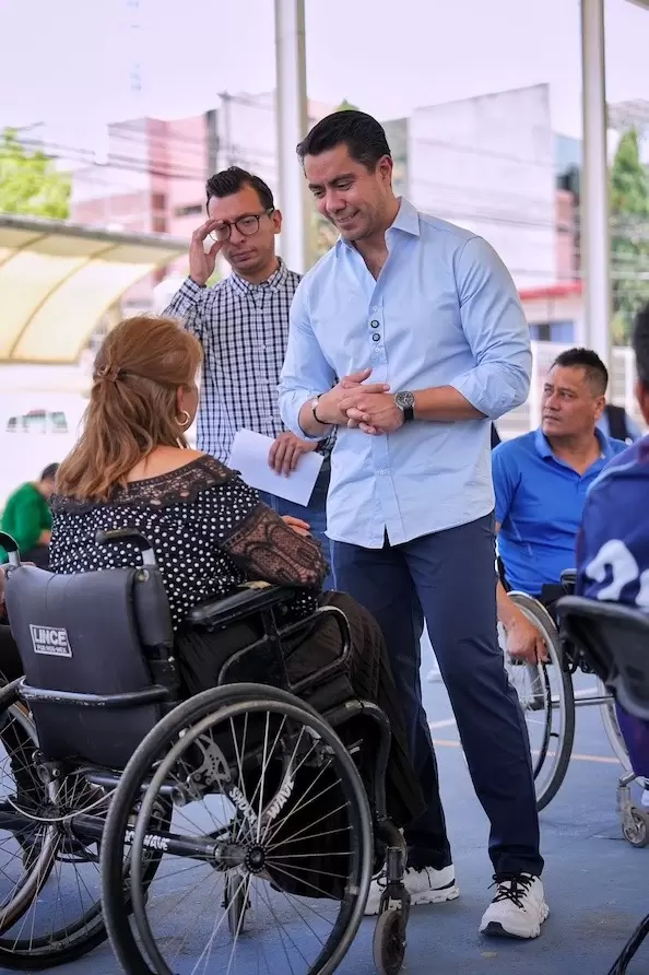 Lee más sobre el artículo Presenta Felifer Macías a deportistas con discapacidad programa El Extra