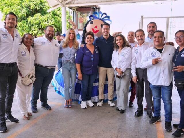 Celebra Felifer Macías a mamás de Fecopse y anuncia apoyos de El Extra