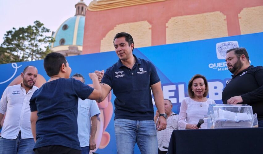 Lee más sobre el artículo Festeja Felifer Macías a niñas y niños de Santa Rosa Jáuregui
