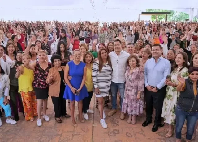 Reconoce Felifer Macías a más de mil 800 madres trabajadoras