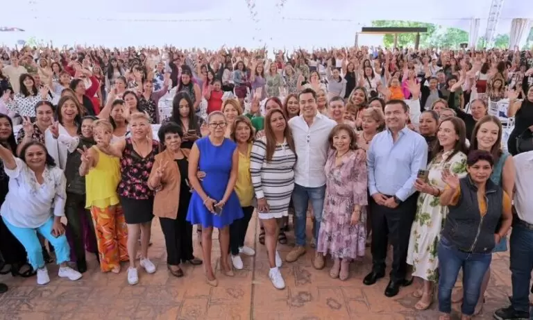 Lee más sobre el artículo Reconoce Felifer Macías a más de mil 800 madres trabajadoras