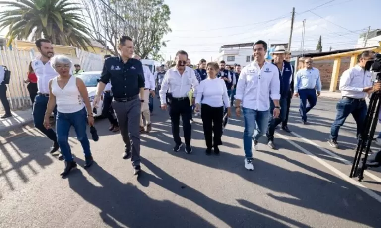Lee más sobre el artículo Entrega Mauricio Kuri mejoramiento de calles en Cerrito Colorado