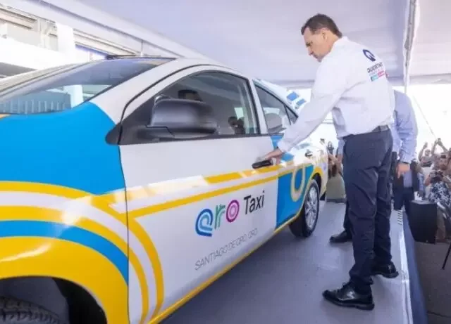 Encabeza Mauricio Kuri la presentación del nuevo modelo QroTaxi