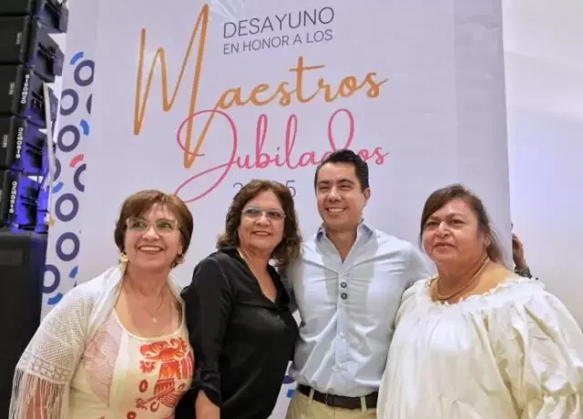 Reconoce Felifer Macías a maestros jubilados de Querétaro
