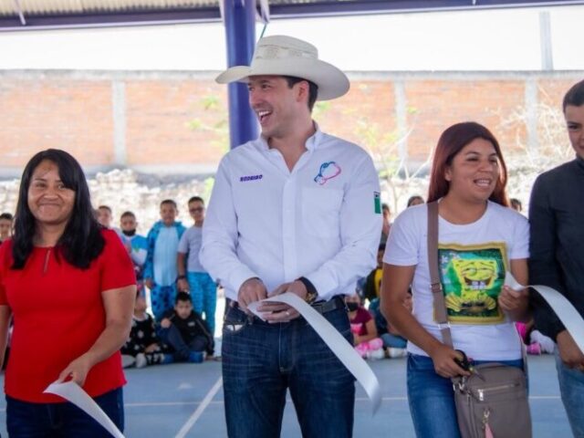 Rodrigo Monsalvo entrega mejora de primaria Francisco I. Madero en Jesús María