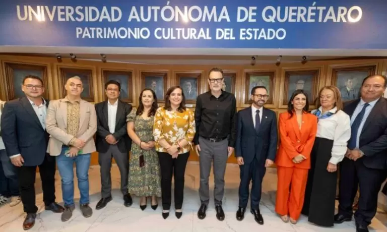Lee más sobre el artículo Asiste gobernador Kuri a toma de protesta del Patronato de la UAQ 2025–2028
