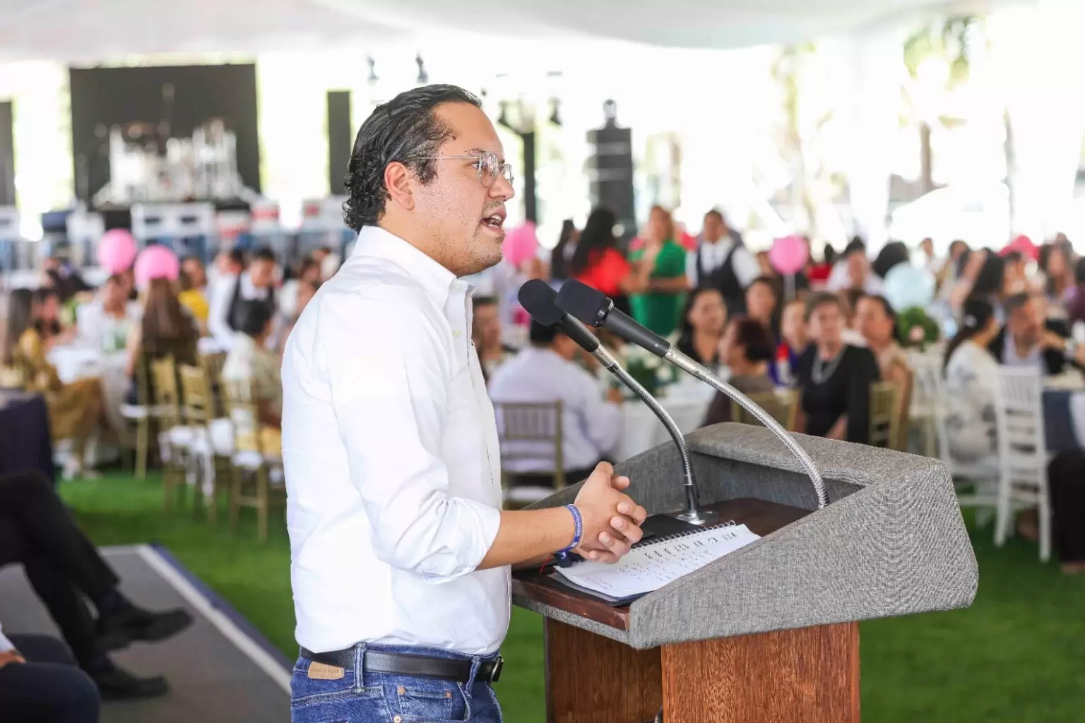 Lee más sobre el artículo Entrega Chepe Guerrero reconocimientos a maestros de Corregidora