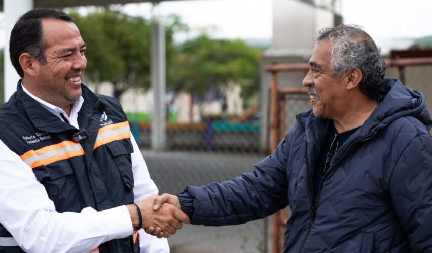 Lee más sobre el artículo Entrega Roberto Cabrera banqueta de calle Principal en la comunidad La Estancita