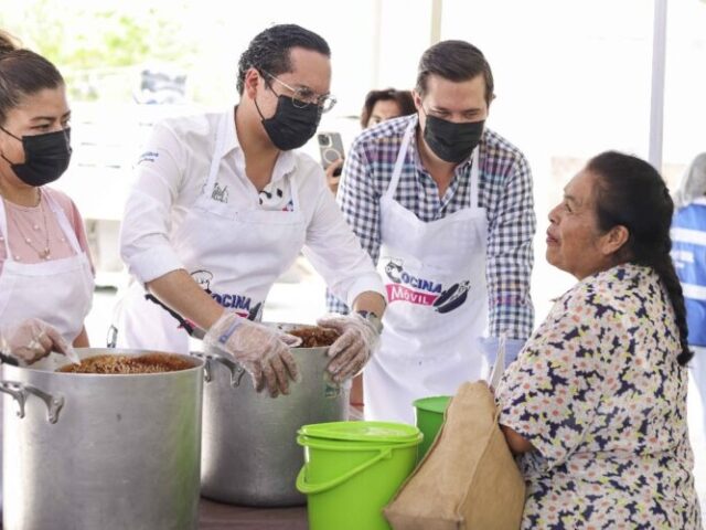 Chepe Guerrero lleva Cocina Móvil a comunidad de El Progreso