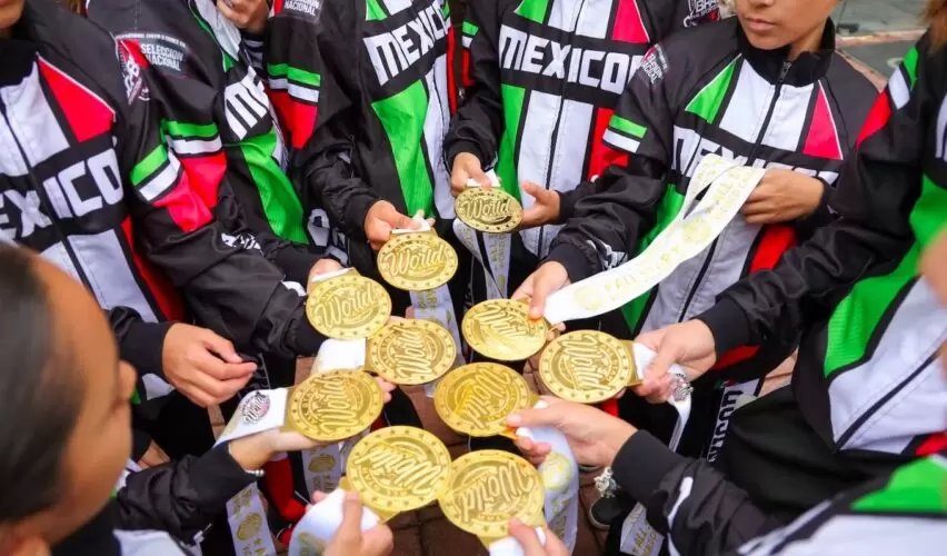 Lee más sobre el artículo Chepe Guerrero recibe a ganadoras de concurso mundial de porristas