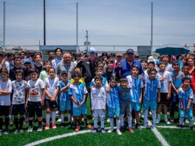 Entrega Monsalvo cancha de futbol 7 rehabilitada en Los Héroes