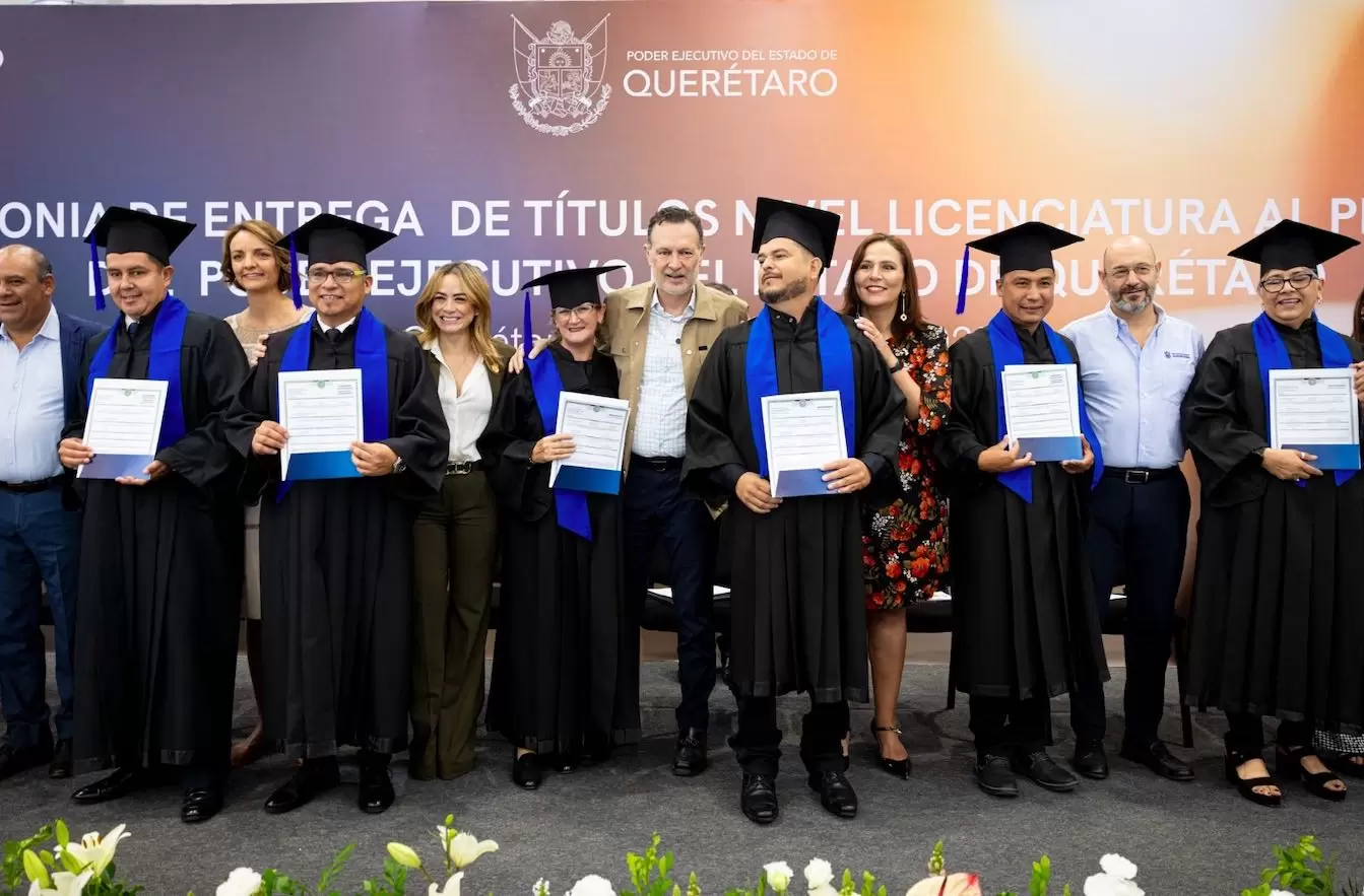 Lee más sobre el artículo Encabeza Kuri ceremonia de titulación de trabajadores del Poder Ejecutivo estatal