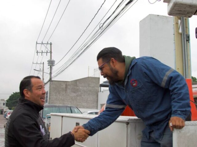 Supervisa Roberto Cabrera trabajos de mejora de imagen urbana en mural de avenida Juárez