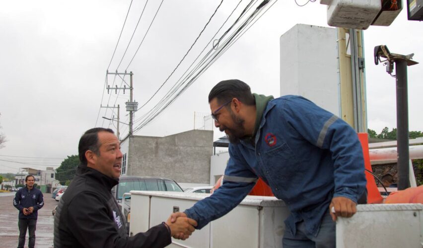 Lee más sobre el artículo Supervisa Roberto Cabrera trabajos de mejora de imagen urbana en mural de avenida Juárez