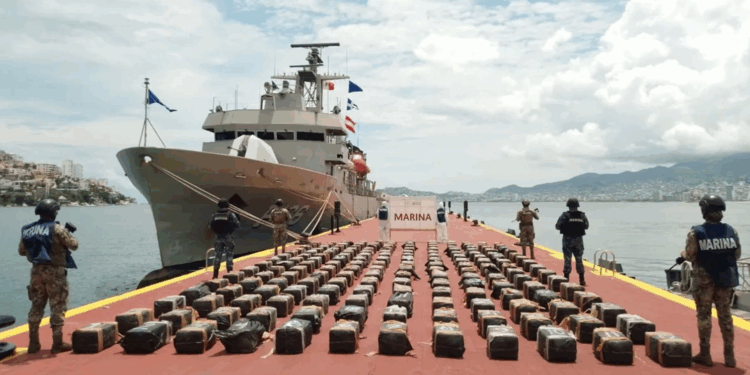 Lee más sobre el artículo Marina asegura 3.5 toneladas de cocaína frente a costas de Guerrero