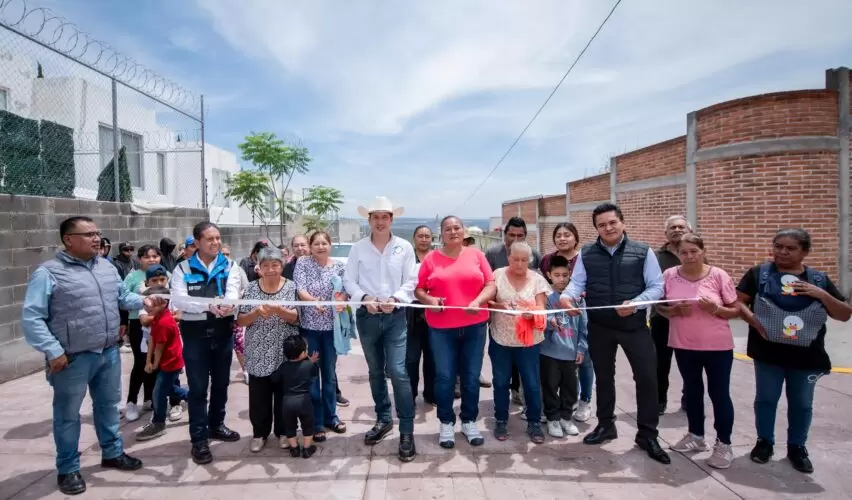 Lee más sobre el artículo Realiza Rodrigo Monsalvo entrega y arranque de obras en San Pedro La Cañada y en Los Héroes