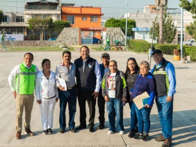 Roberto Cabrera y Ernesto Mora supervisan rehabilitación de parque Luis Romero Soto