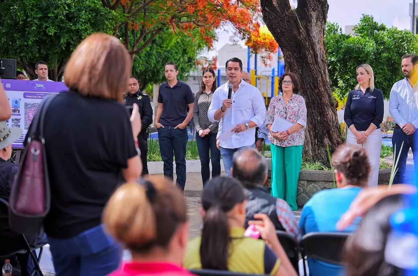 Lee más sobre el artículo Entrega Felifer Macías rehabilitación del parque en Prados de La Capilla