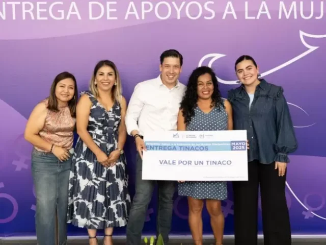 Entrega Rodrigo Monsalvo tinacos a más de 200 familias lideradas por mujeres