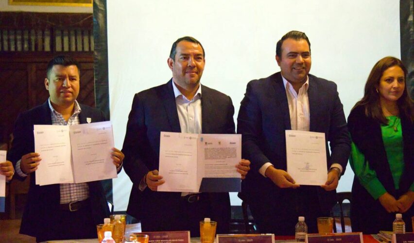 Lee más sobre el artículo Asiste Roberto Cabrera a entrega de convenios de colaboración con Coordinación Estatal de Desarrollo Municipal