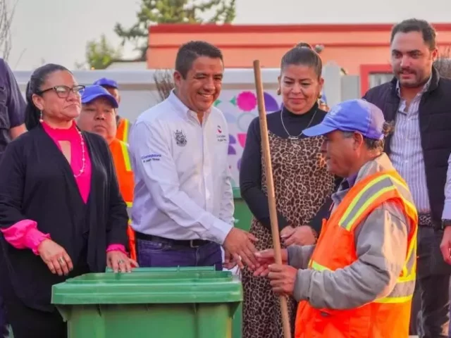 Corregidora fortalece limpia urbana con entrega de 15 carritos de barrido