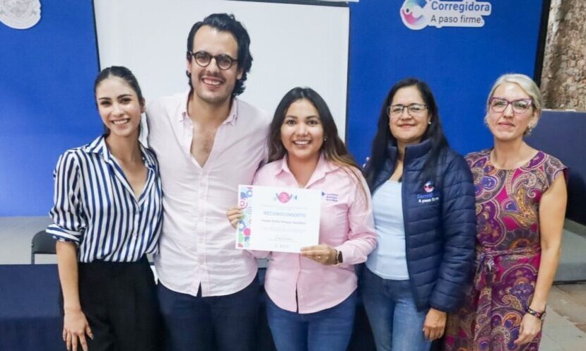 Lee más sobre el artículo Concluyen servidores públicos municipales de Corregidora taller de Lengua de Señas Mexicana