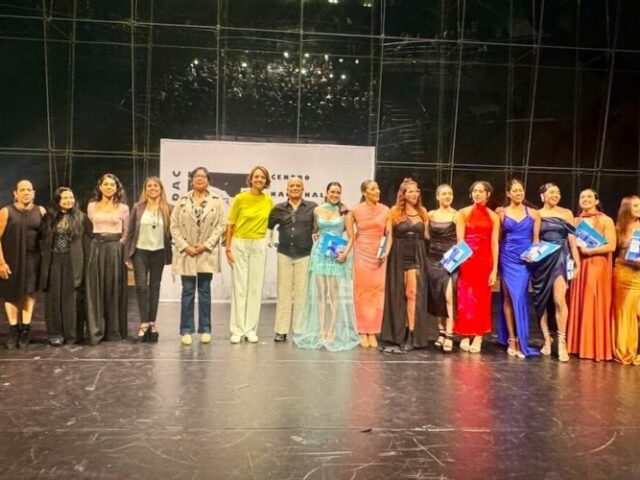 Se graduó generación 2021-2025 del Colegio Nacional de Danza Contemporánea