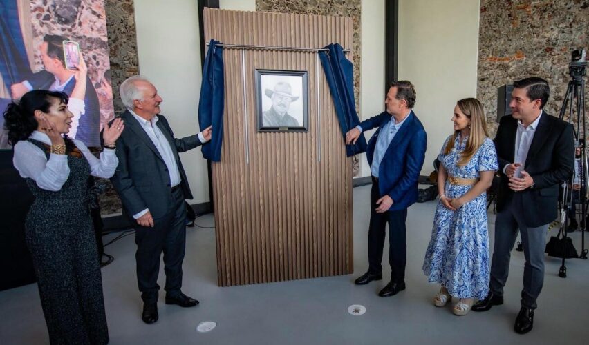 Lee más sobre el artículo Reconocen a Enrique Vega Carriles por servicios dedicados a El Marqués