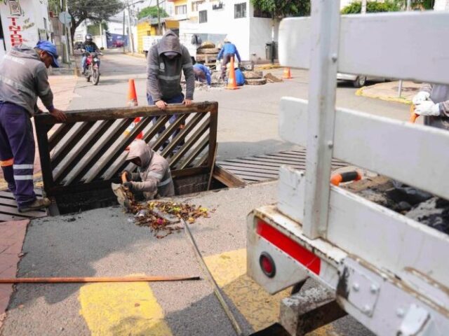 Corregidora refuerza limpieza de rejillas para evitar afectaciones por lluvias