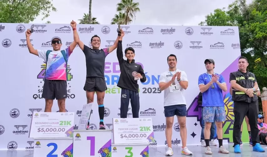 Lee más sobre el artículo Más de 4 mil corredores participaron en Medio Maratón por 494 aniversario de Querétaro
