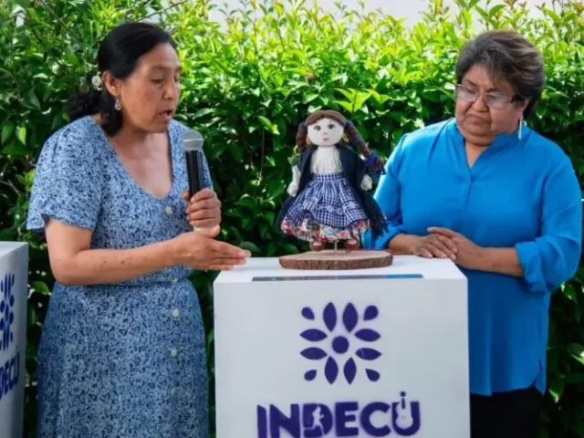 Muestran la muñeca artesanal representativa de El Marqués