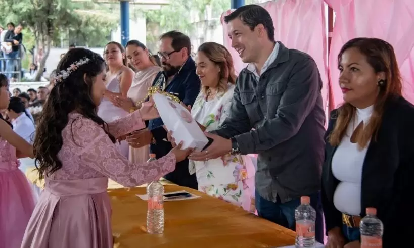 Lee más sobre el artículo Seguirá El Marqués invirtiendo como nunca en la educación, afirma Rodrigo Monsalvo