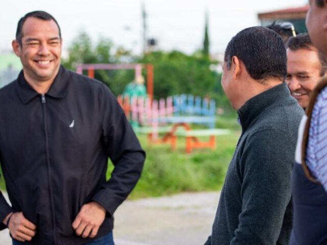Supervisa Roberto Cabrera trabajos de mejora de imagen urbana en la colonia La Peña